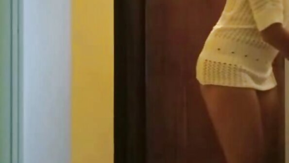 पातलो केटी र एक slutty ठूलो स्तन आमा ठूलो डिक सवारी